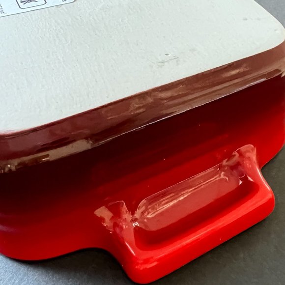 LE CREUSET Small Rectangular Baking Dish in Popular Cerise Color - Picture 3 of 7